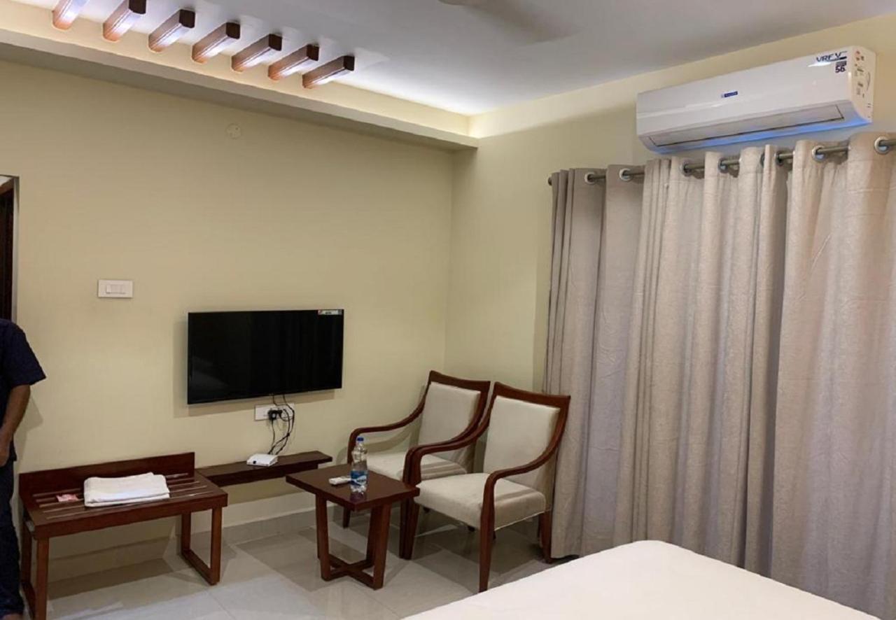 Ganesh Meridian Tiruppattur 外观 照片